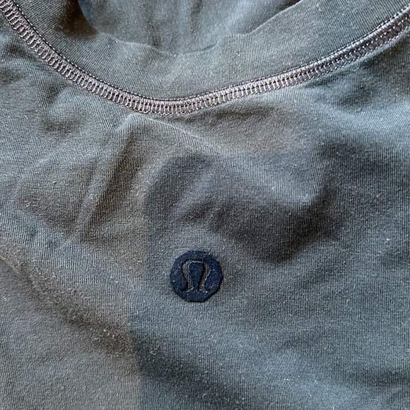 Men’s Lululemon t-shirt - Picture 2 of 2